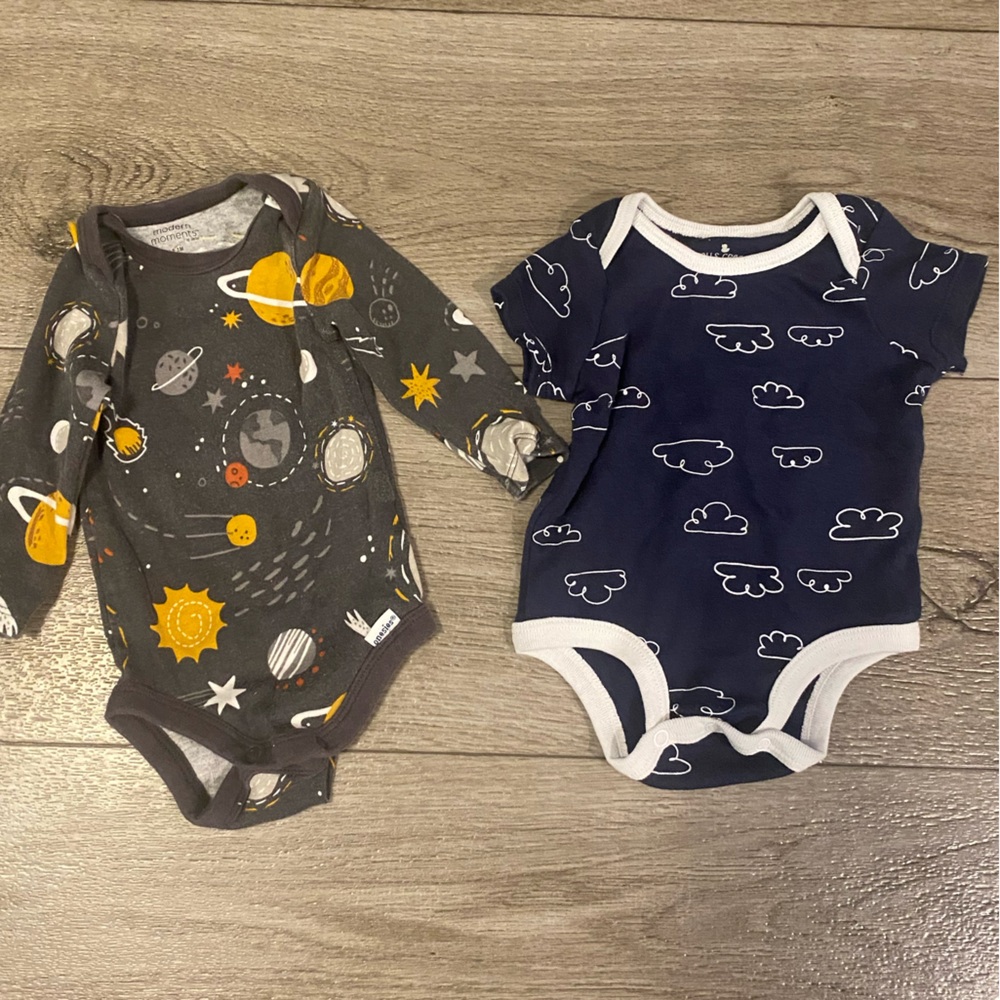 Space-Themed Gray and Navy Baby Bodysuit Set